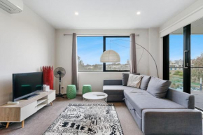 Cozy & Convenient Bundoora Apt withparking